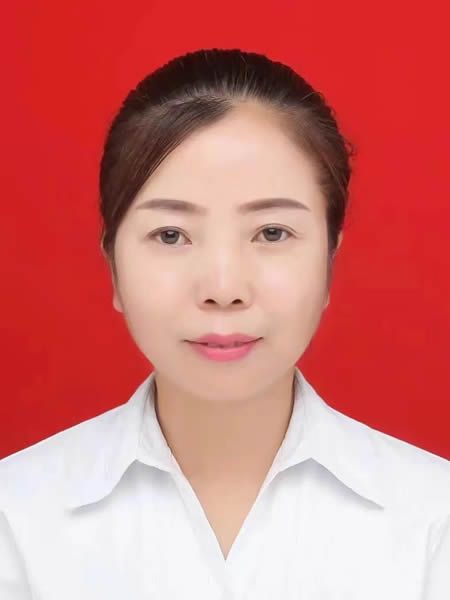 后勤校长赵梦琪